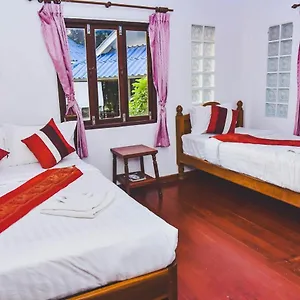 2* Hostal Pranee Bungalow