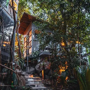 Hostel Warehouse, Ko Tao